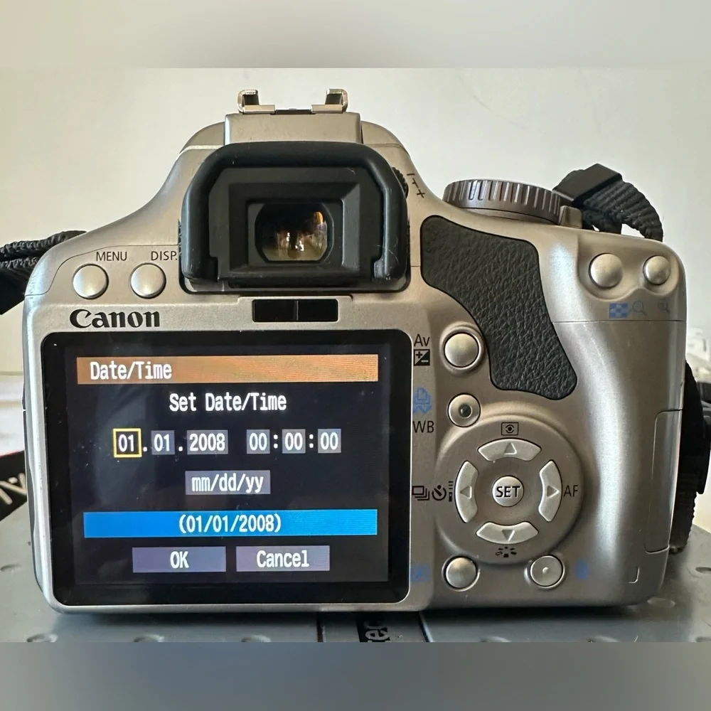 Canon EOS Rebel XSi DS126181 12.2 MP Digital SLR CMOS Camera w/ 18-55mm Lens